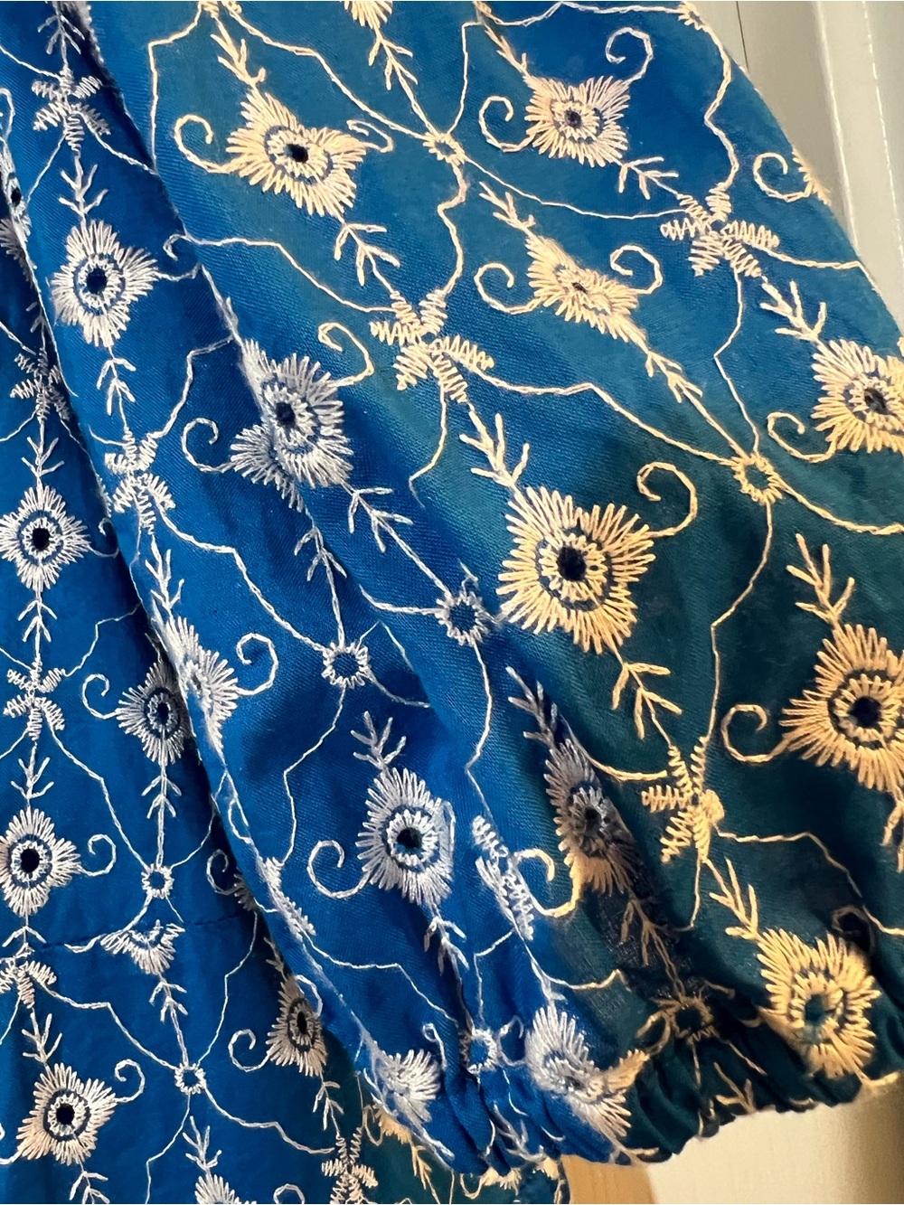 🦋 Blue embroidered Rhodes Dress with Puff Sleeves size 2x - Picture 3 of 6